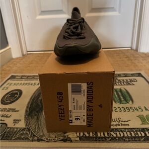 Yeezy 450’s men’s size 9.5